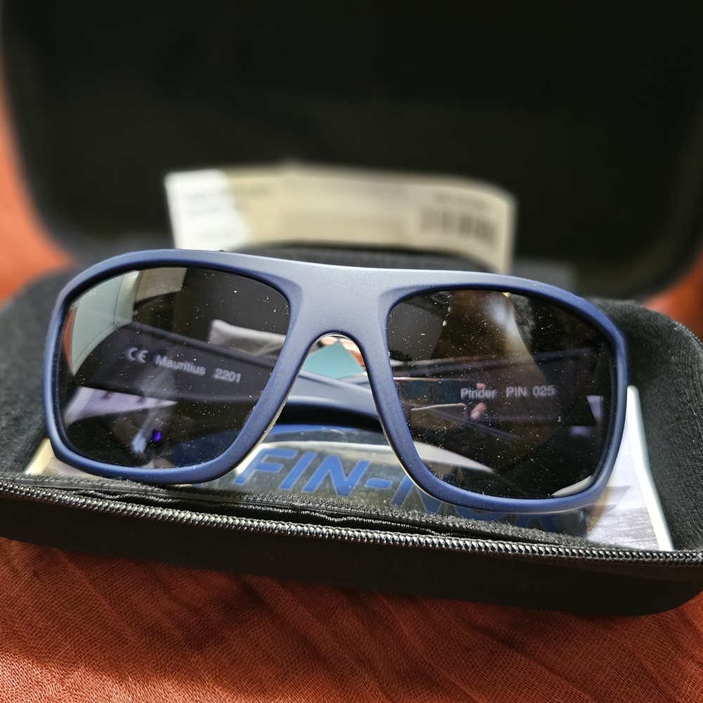 Fin-Nor Blue Gray Sunglasses with Case - Picture 3 of 4